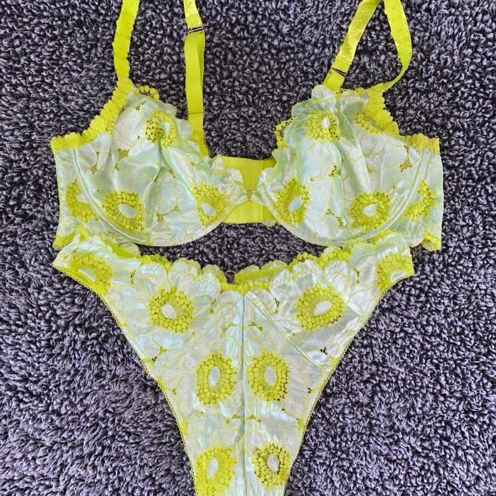 Savage X Fenty Lime Floral Lace Bra Price Firm